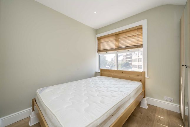 Flat 3, 172-174, Uxbridge Road, London photo 4