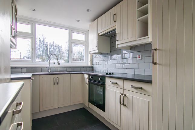 8 Rushmere Walk, Leicester photo 4