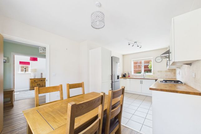 69 Freemans Way, Towcester photo 4