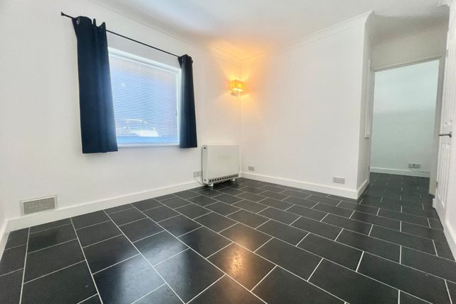 Flat 37, Wessex Court, 71, South East Road, Hampshire photo 4