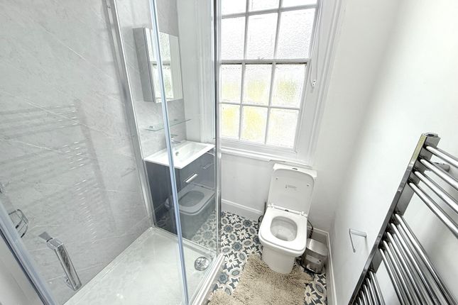 First Floor Flat, 31, Christchurch Road, Berkshire, UK photo 3