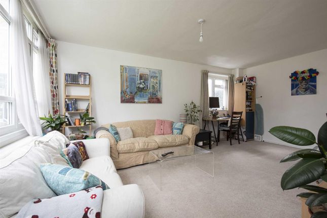 Flat to rent in Garden Royal, Kersfield Road, Putney