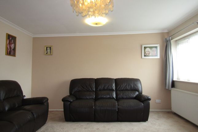 19, Sandown Close photo 2