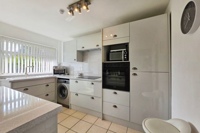 44, Birch Avenue, Knypersley photo 4