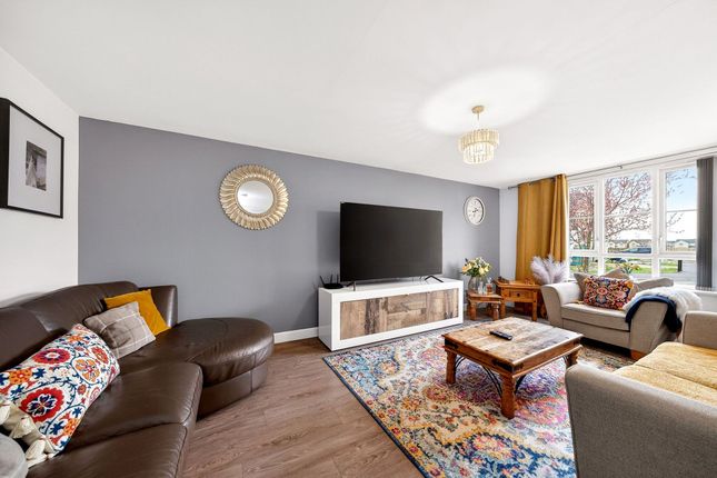 59 Lang Gardens, Bathgate photo 2