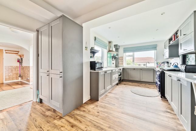 14, Tor Close, Devon photo 4