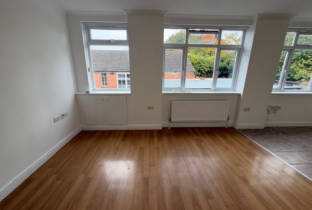 HAZELBURY CRESCENT , LUTON photo 3