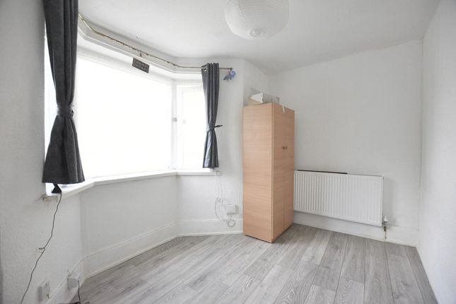 353b Upton Lane, London photo 5