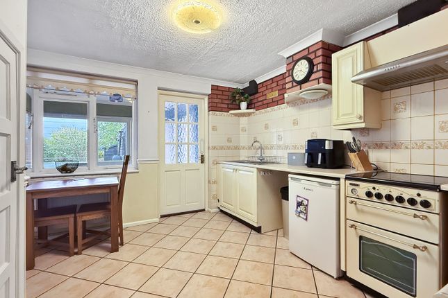 30, Castle Close, Chelmsford photo 2