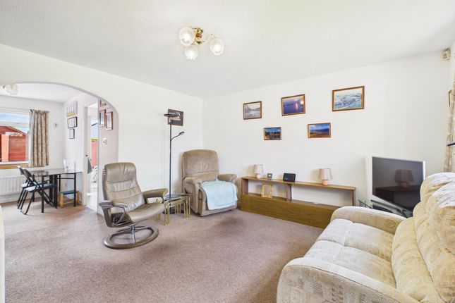 1 Woodhead Crescent, Uddingston photo 3