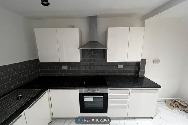 1-bed flat on A Pant Yr Heol, Neath, £650/mo