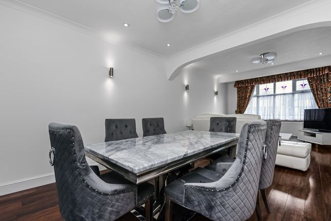 27, Denham Drive, ILFORD photo 5