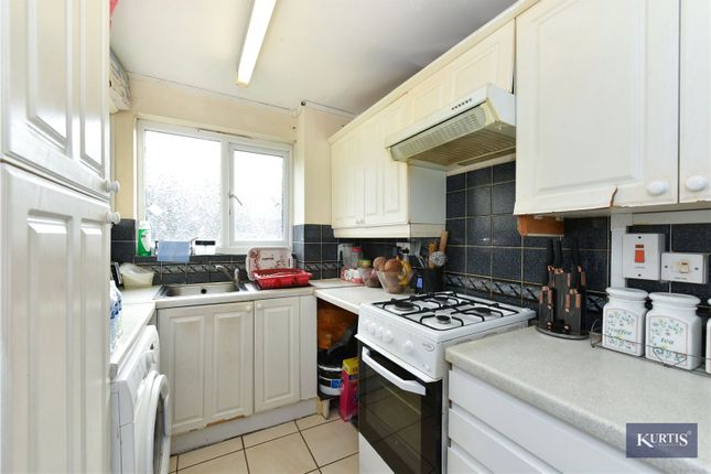 144, Green Pond Close, London photo 3