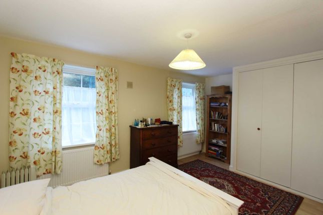 14, Spinney Close, New Malden photo 2