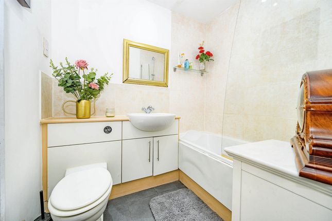 23, Parkhouse Court, Hatfield photo 3