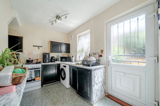 45, Aviary Grove, Armley photo 3