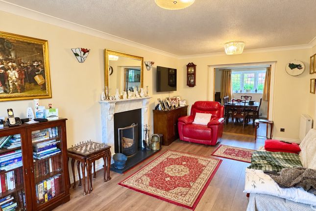 Ramleaze Drive, Shaw, Swindon photo 4