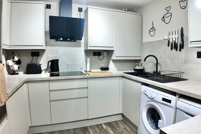 18 Elmwood Grove, Tredegar photo 3