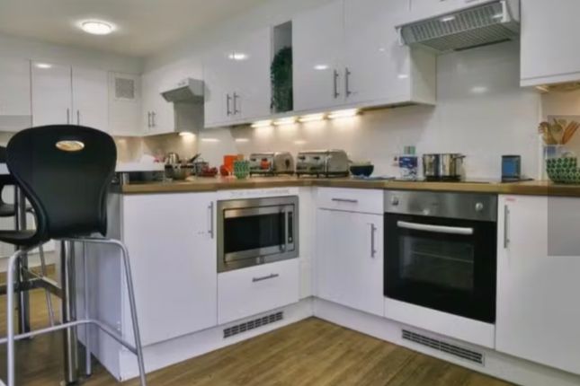 Studio to rent in Peacock Lane, Leicester
