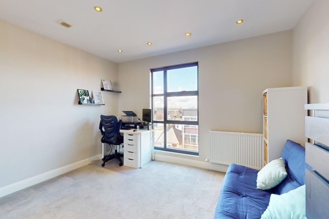 Flat for sale in Stephenson House, The Grove, Gravesend