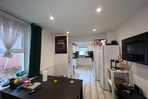 Room to rent in 4 Thackeray Road, Southampton
