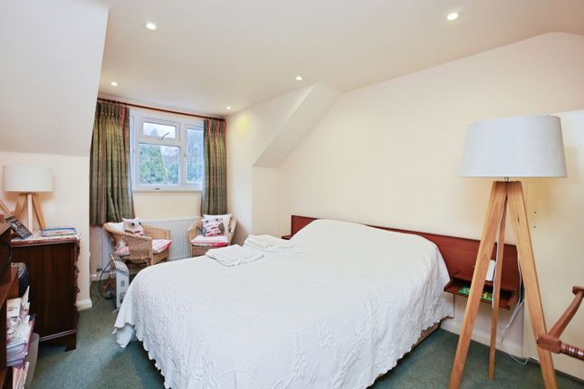 16, Hopgarden Road, Tonbridge, Kent photo 2