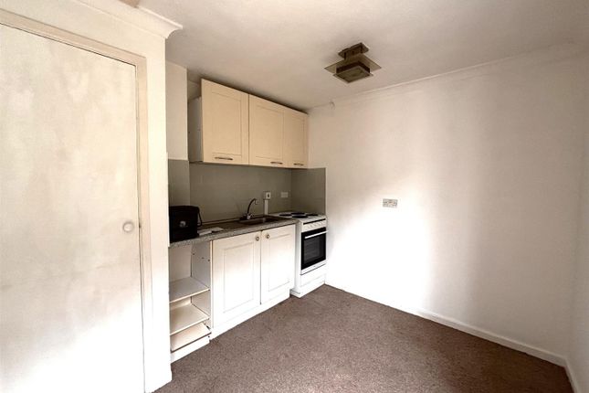 Flat 11, Seacombe Lodge, Priests Way, Swanage photo 3