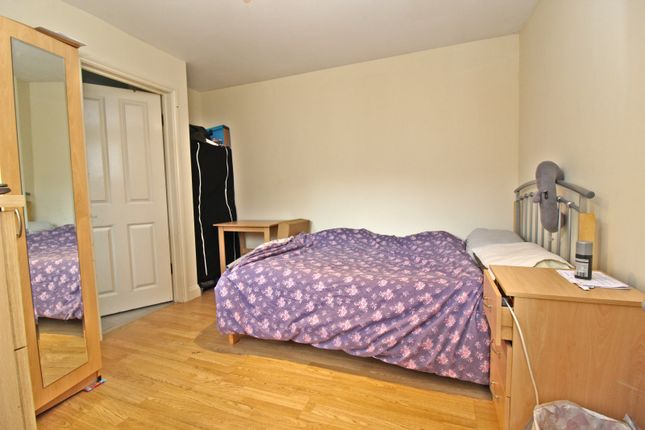 222 Martin Way, MORDEN, London photo 2