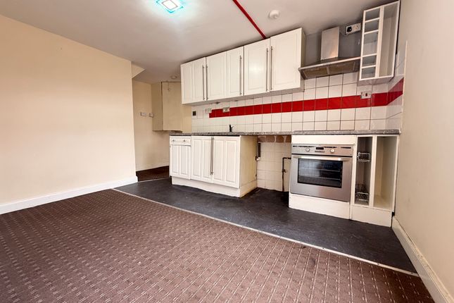 Flat C, 141, High Street North, Dunstable photo 3