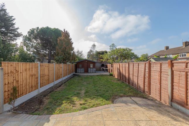 123, Connington Crescent, Chingford photo 4