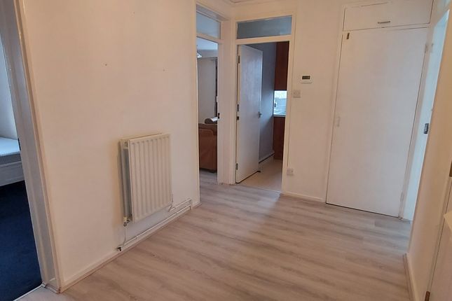 Flat to rent in Mace Street, Bethnal Green, London