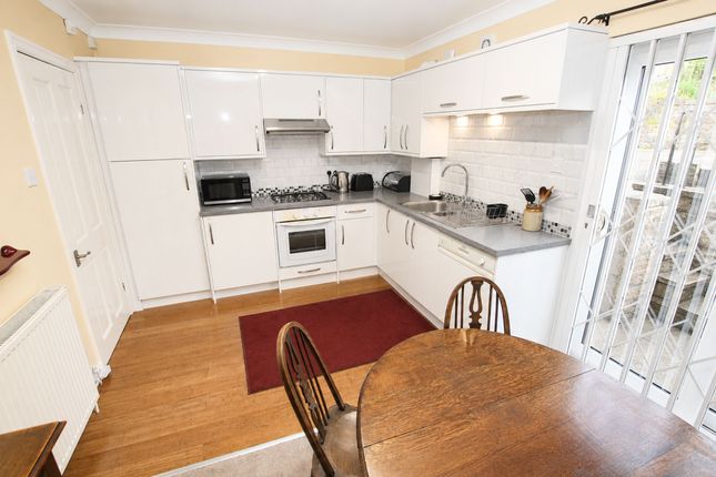 44 Mons Road, Todmorden photo 3