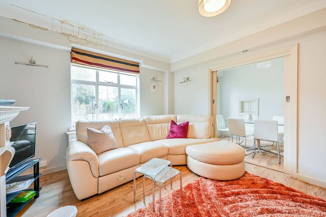 Flat to rent in Wellesley Road, Chiswick, London