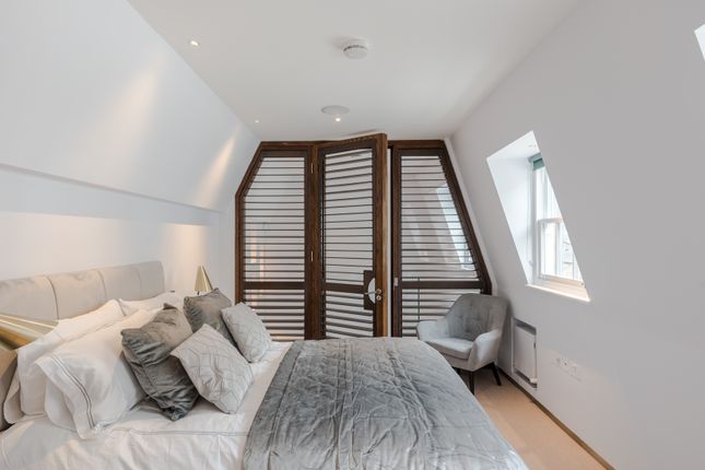 Mews house for sale in Upbrook Mews, London