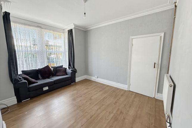 48, Hainault Avenue, Westcliff-on-sea photo 3