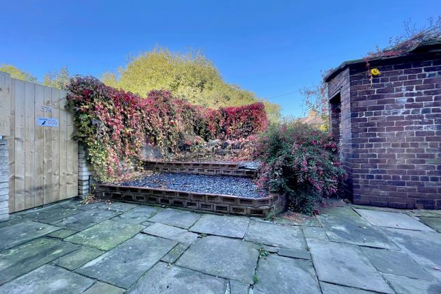 370, Blackmoorfoot Road, West Yorkshire photo 3