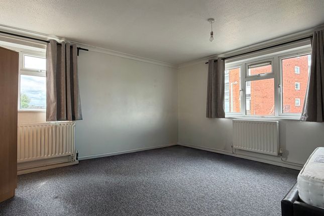 Room 3, 7, St. Marys Square, Newmarket photo 2