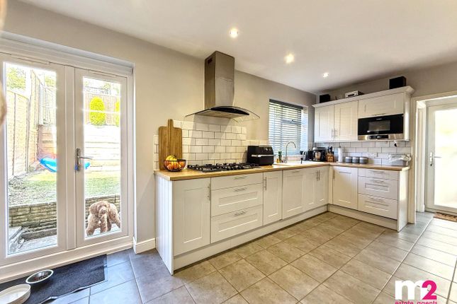 7, Glanwern Avenue, Newport photo 5