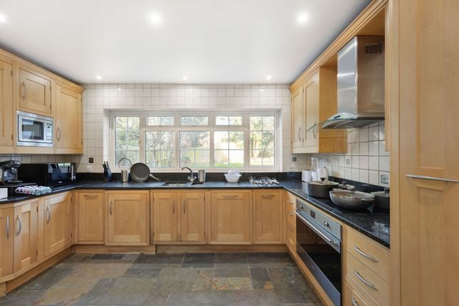 6, Hadley Close Elstree, Borehamwood photo 4