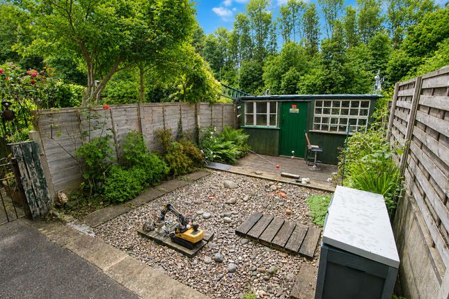 12 Naze View, Todmorden photo 4