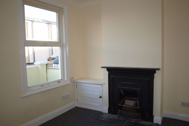 Terraced house to rent in Roman Road, Lowestoft