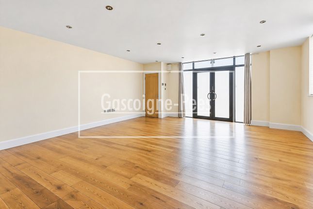 563, London photo 5