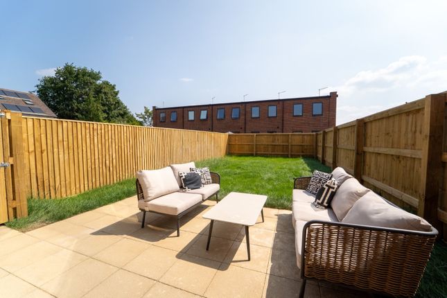 43,, 43 The Braithwaite, Locksway Road photo 2