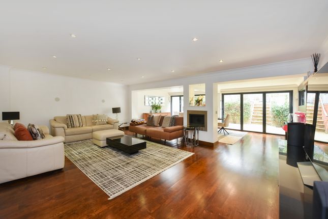 Thumbnail Detached house for sale in Surrey Close, Finchley