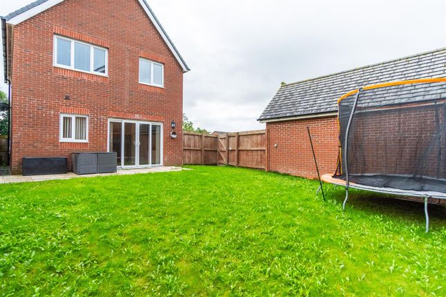 8, Bradfield Close, Leyland photo 4