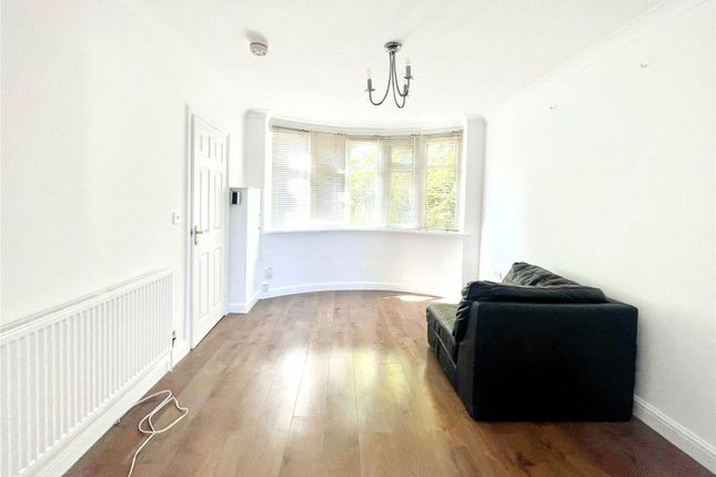 103, North Western Avenue, Hertfordshire photo 2