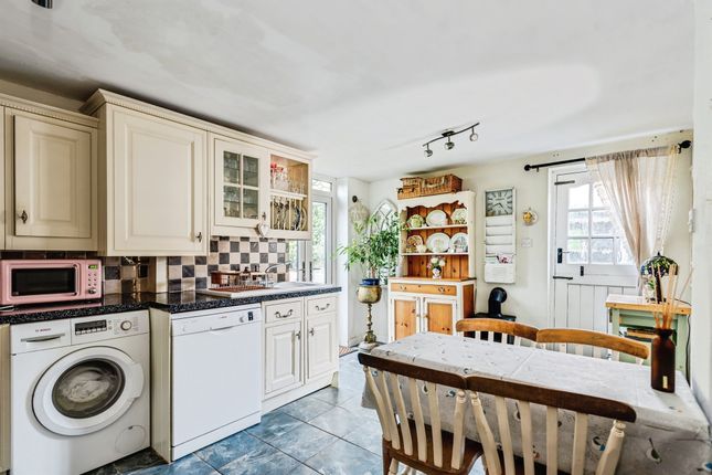 2, Church Lane, Witney photo 2