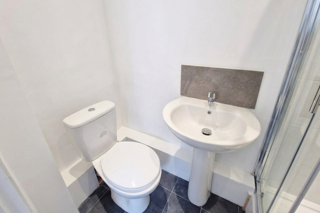 Room 1, 50 College Street, Grantham photo 4
