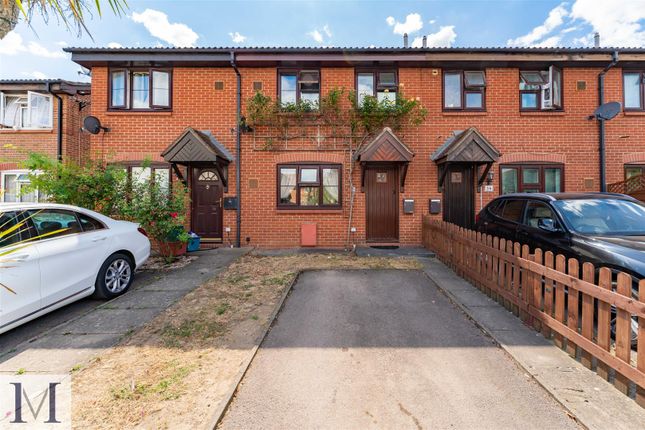 Thumbnail Terraced house for sale in Linslade Close, Hounslow