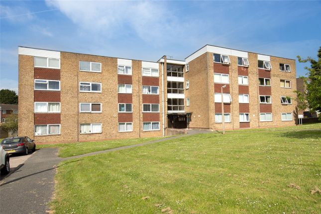 Flat for sale in Handcross Road, Luton, Bedfordshire
